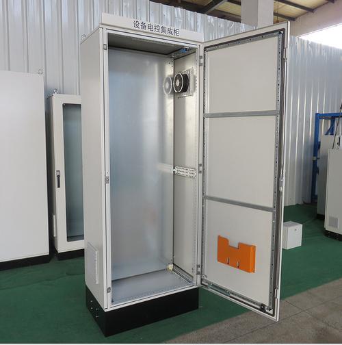 在結(jié)構(gòu)方面，仿威圖機(jī)柜的要求